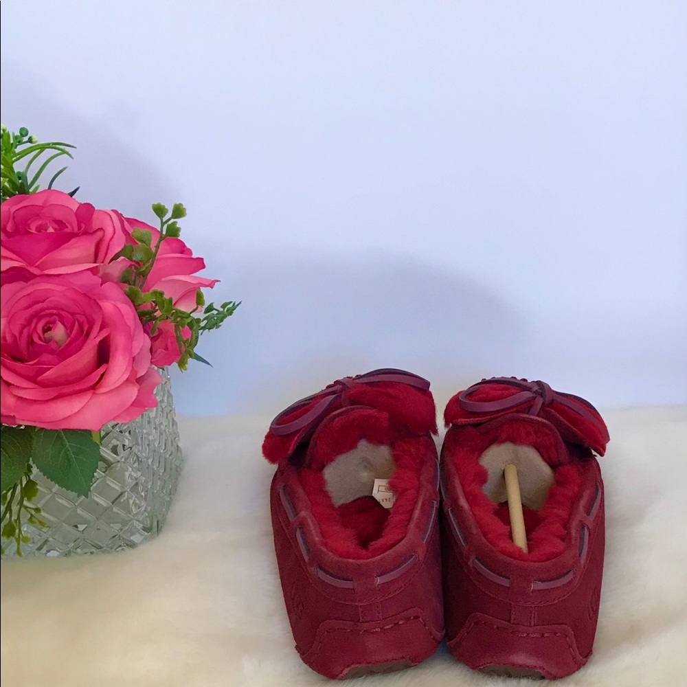 UGG Dakota Double Bow Moccasin - Picture 4 of 12